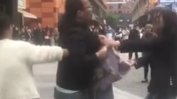 Vợ bắt quả tang chồng giữa trung tâm thương mại: cảnh giác với kiểu 'bé ba' đang nổi lên kenhtingame com thumb vo bat qua tang chong giua trung tam thuong mai canh giac voi kieu be ba dang noi len f7051773314765990 940w