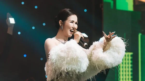 Võ Hạ Trâm nhận cúp vàng của Ban Tuyên Giáo, là giảng viên Nhạc viện đắt show bậc nhất kenhtingame com thumb vo ha tram nhan cup vang cua ban tuyen giao la giang vien nhac vien dat show bac nhat 37d4 940w