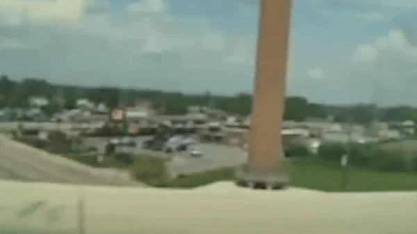 Xe tự lái chở 2 mẹ con suýt lao khỏi cầu vượt, camera hành trình ghi lại thời khắc kinh hoàng kenhtingame com thumb xe tu lai cho 2 me con suyt lao khoi cau vuot camera hanh trinh ghi lai thoi khac kinh hoang ced01773804796322 940w