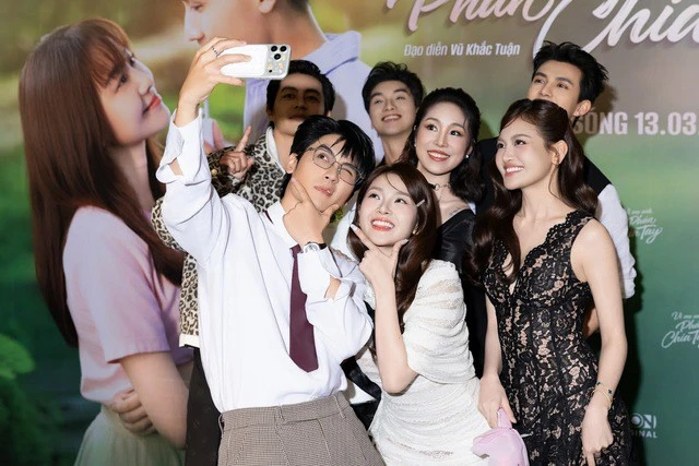 Thùy Anh mong muốn hợp tác với đạo diễn Trấn Thành và Victor Vũ