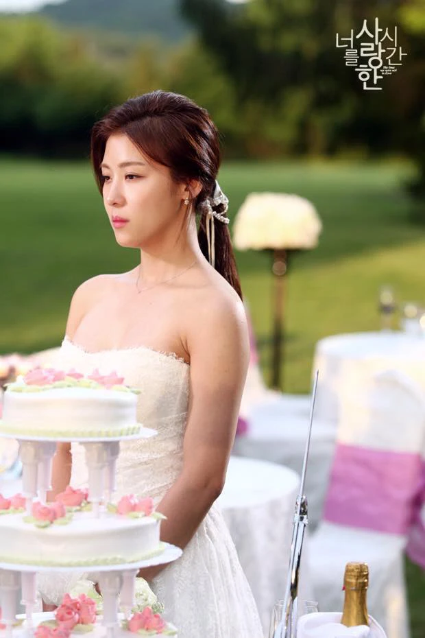 Tiết lộ của Ha Ji Won về chuyện yêu đương: Thích hẹn hò với “phi công trẻ”