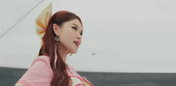 Tiểu thư nghìn tỷ Việt Nam làm ca sĩ, MV này mà ra mắt thời “công chúa bong bóng” chắc viral lắm!