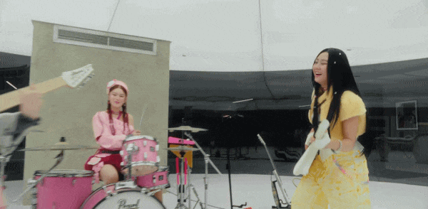 Tiểu thư nghìn tỷ Việt Nam làm ca sĩ, MV này mà ra mắt thời “công chúa bong bóng” chắc viral lắm!