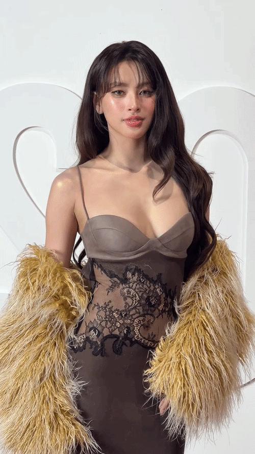 Tiểu Vy mặc váy hở vòng 1 sexy, visual đẹp phát sáng đứng kế Minh Hằng - Ngọc Trinh
