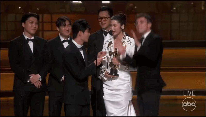 Tình cũ Jennie (BLACKPINK) và nữ ca sĩ Kpop Demon Hunters bị phân biệt chủng tộc ngay trên sân khấu nhận giải Oscar 2026?