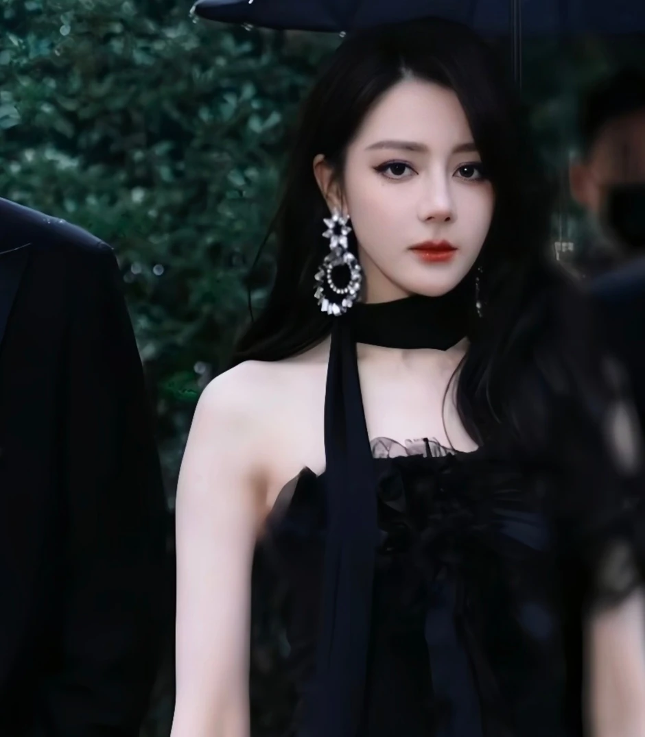 Tình thế tuyệt vọng của Địch Lệ Nhiệt Ba Tình thế tuyệt vọng của Địch Lệ Nhiệt Ba