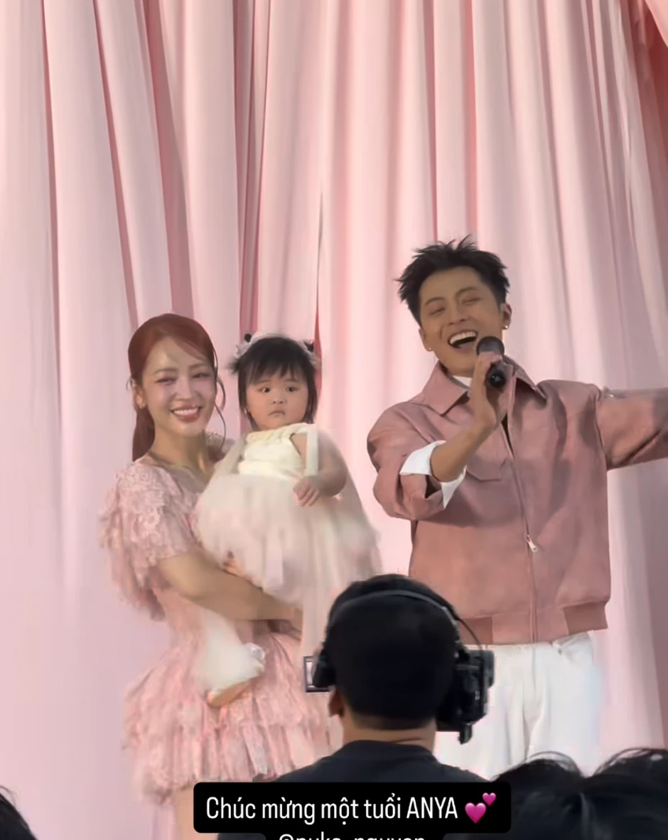 Tóc Tiên, Lê Dương Bảo Lâm và "nửa showbiz" đổ bộ tiệc thôi nôi của ái nữ nhà Puka - Gin Tuấn Kiệt