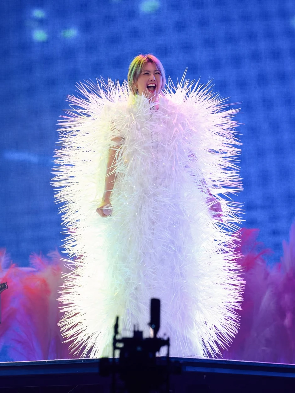 Tôn Yến Tư đại diện cả nước hát 4 ca khúc Olympic lịch sử