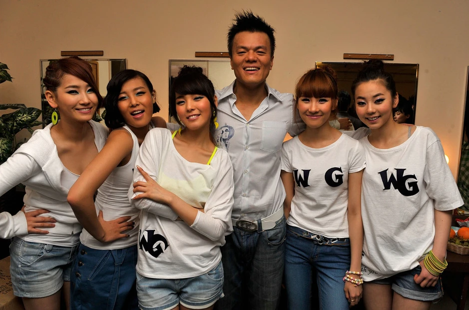 Tổng tài bỏ chức CEO để theo đuổi ca hát, giật spotlight showbiz