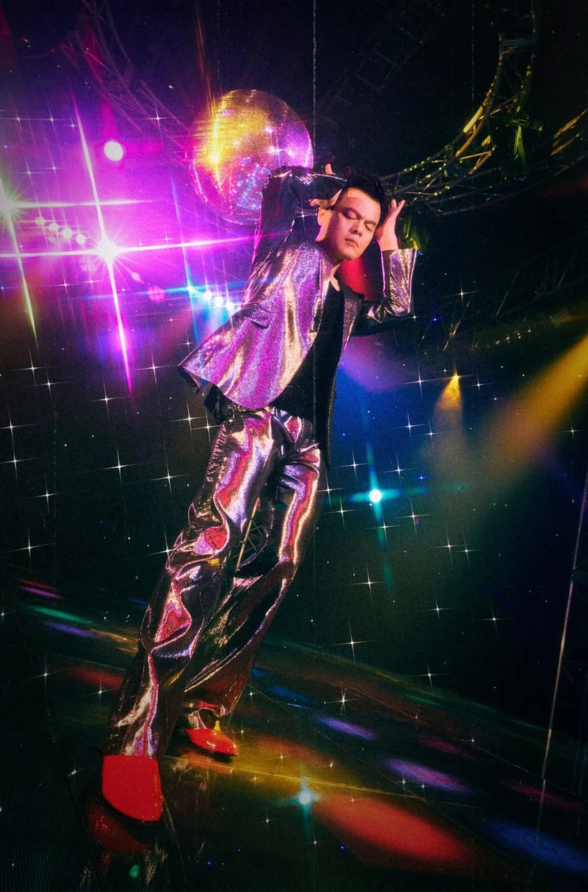 Tổng tài bỏ chức CEO để theo đuổi ca hát, giật spotlight showbiz