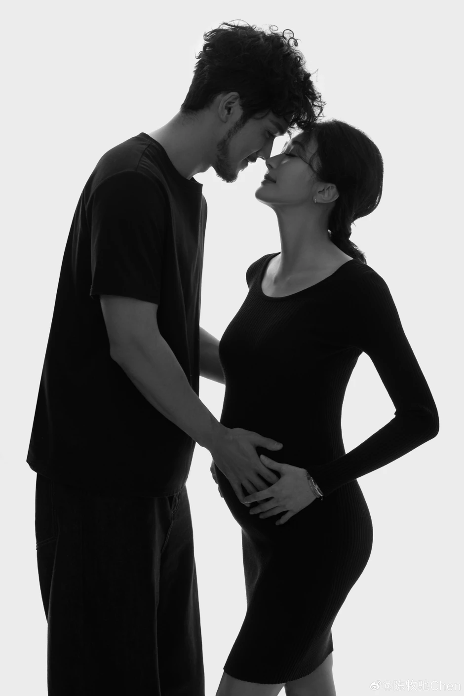 Trai đẹp gen Z đột ngột kết hôn có con với nữ đại gia 1 đời chồng sau 900 ngày biến mất bí ẩn khỏi showbiz Trai đẹp gen Z đột ngột kết hôn có con với nữ đại gia 1 đời chồng sau 900 ngày biến mất bí ẩn khỏi showbiz