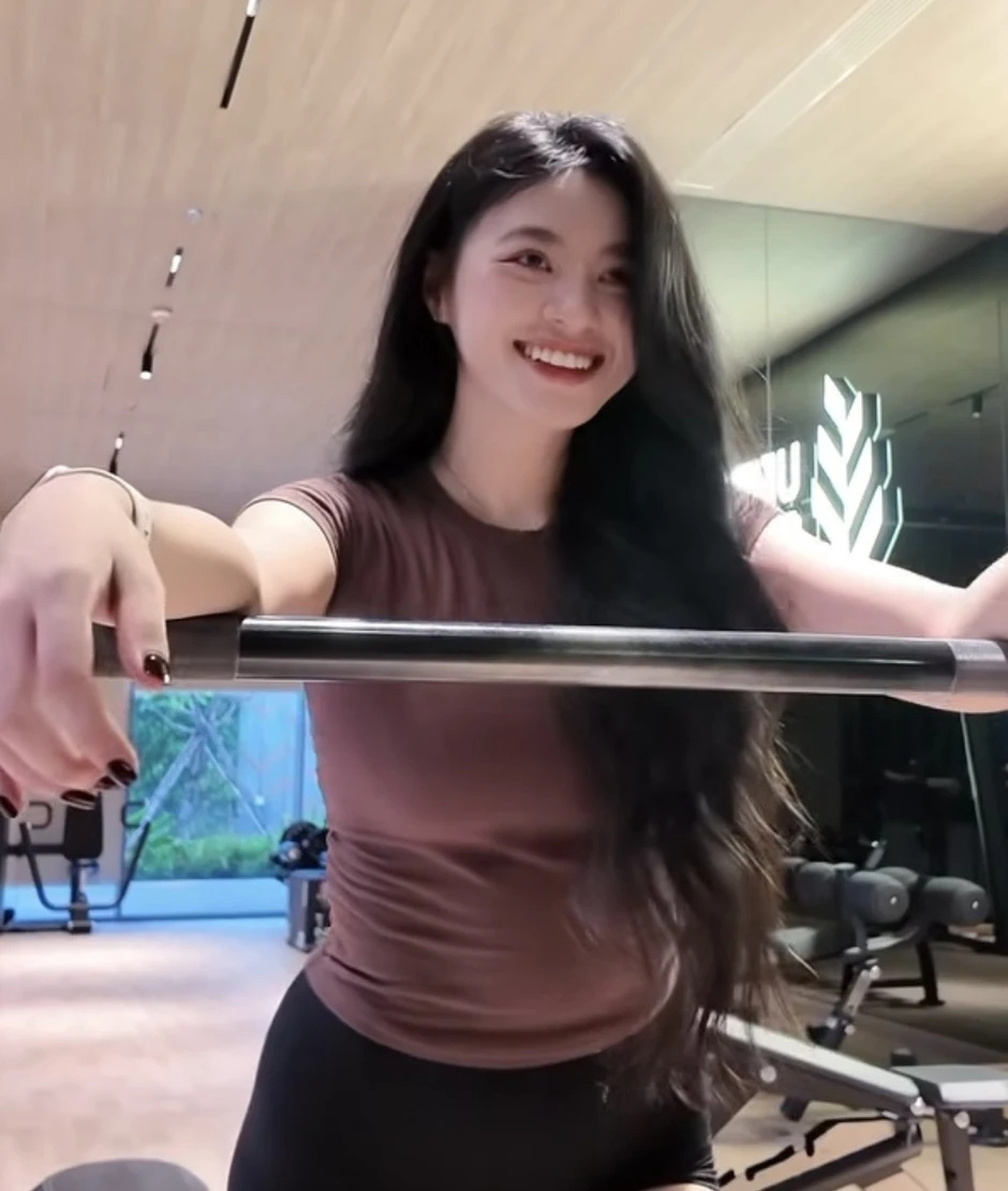 Trâm Anh gây "sốt" với nụ cười thiên thần