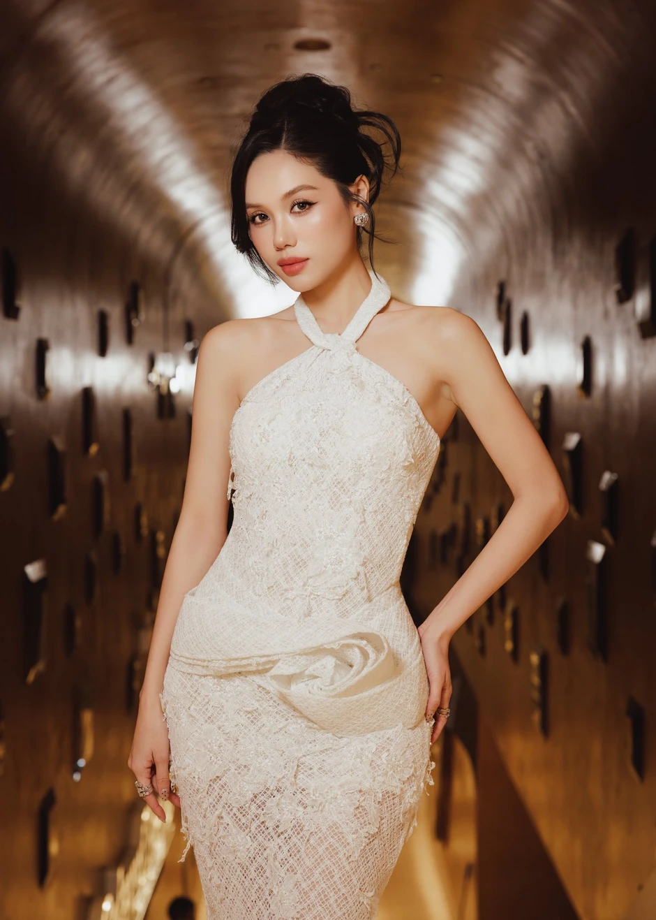 Trâm Anh sẽ vào vai tình địch của Nam Phương Hoàng Hậu?