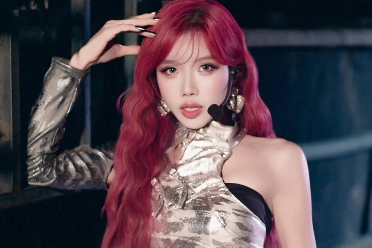 Trang Pháp đối đầu các chị đẹp