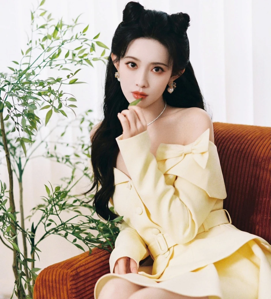 Trò cười mang tên tiểu hoa đán lứa 95 Trò cười mang tên tiểu hoa đán lứa 95