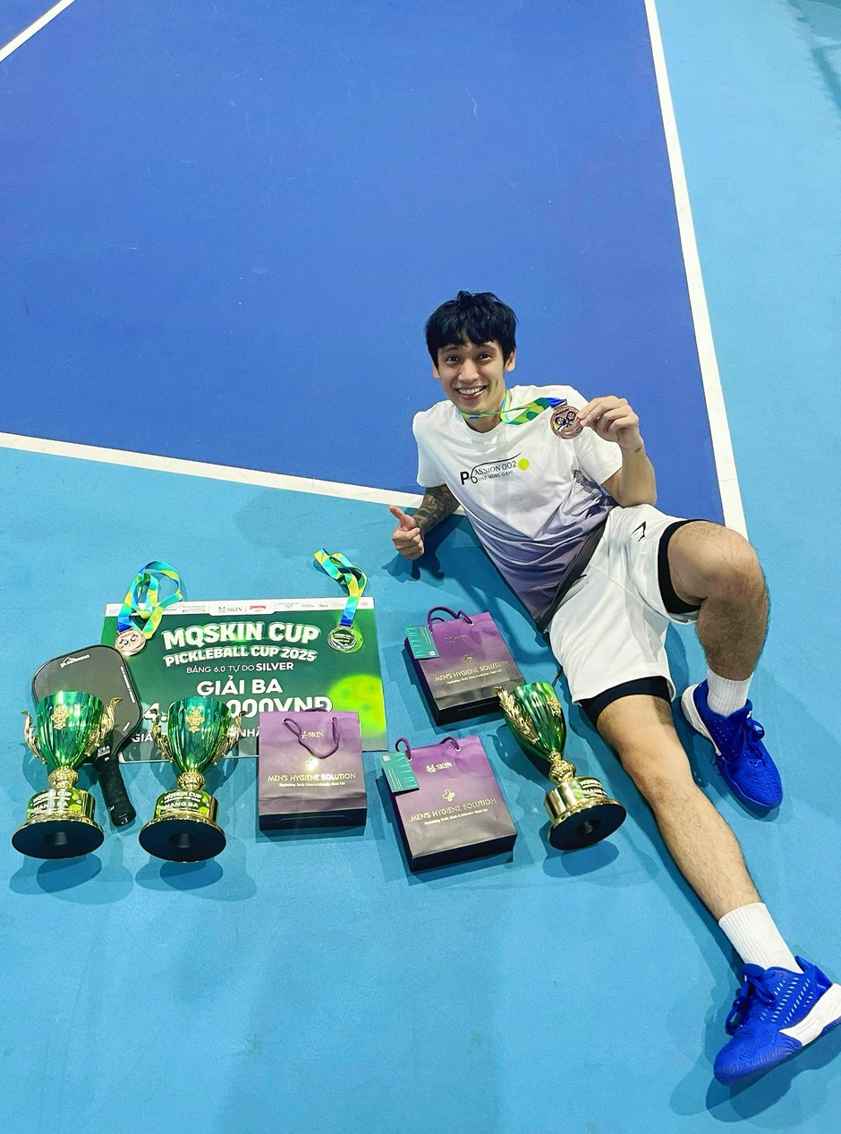 Tronie Ngô không chỉ chơi pickleball mà còn tham gia giải đấu và có thành tích ấn tượng
