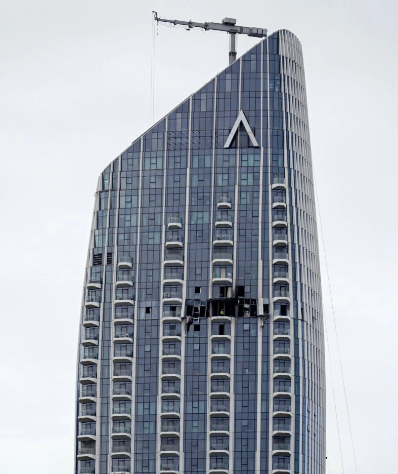 Dubai: Trung tâm tài chính rung chuyển sau vụ nổ drone tự sát, khói đen bốc cao giữa các tòa nhà chọc trời