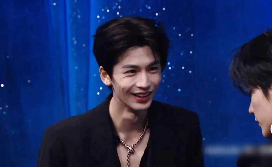 Trương Lăng Hách: Vẻ đẹp trên phim và đời thực gây chú ý