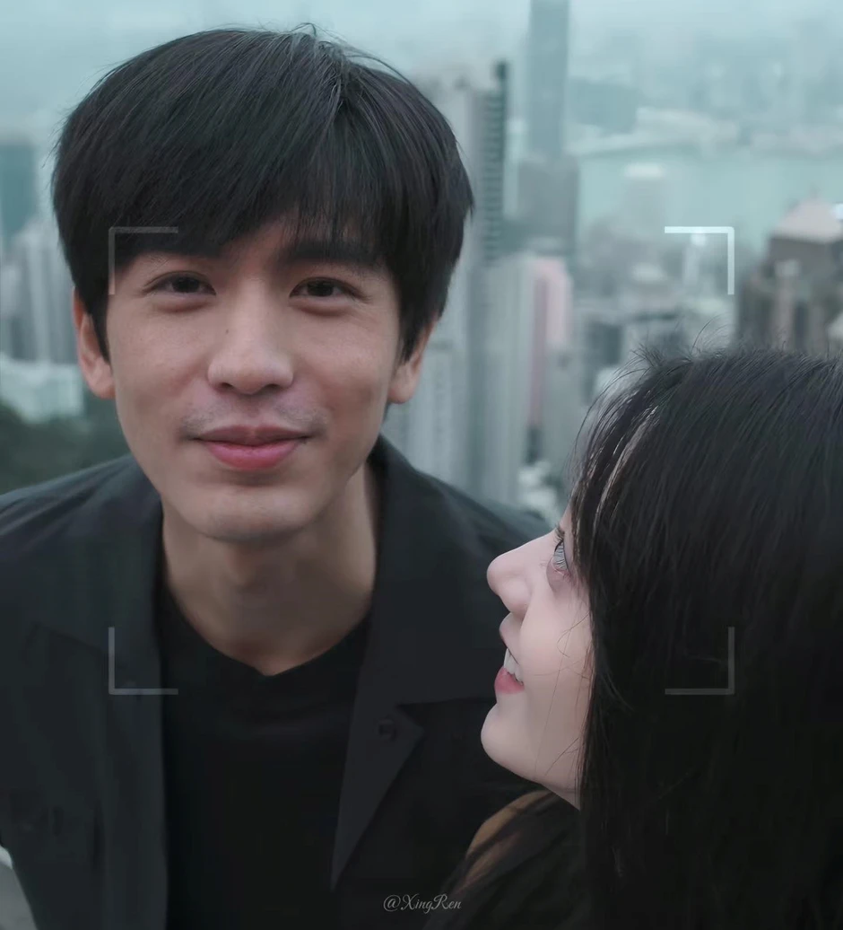 Trương Lăng Hách: Vẻ đẹp trên phim và đời thực gây chú ý