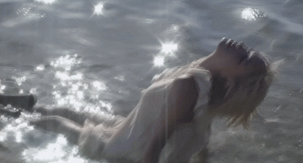 Từ chuyện cả cõi mạng "hỗn chiến" vì MV debut của Châu Bùi