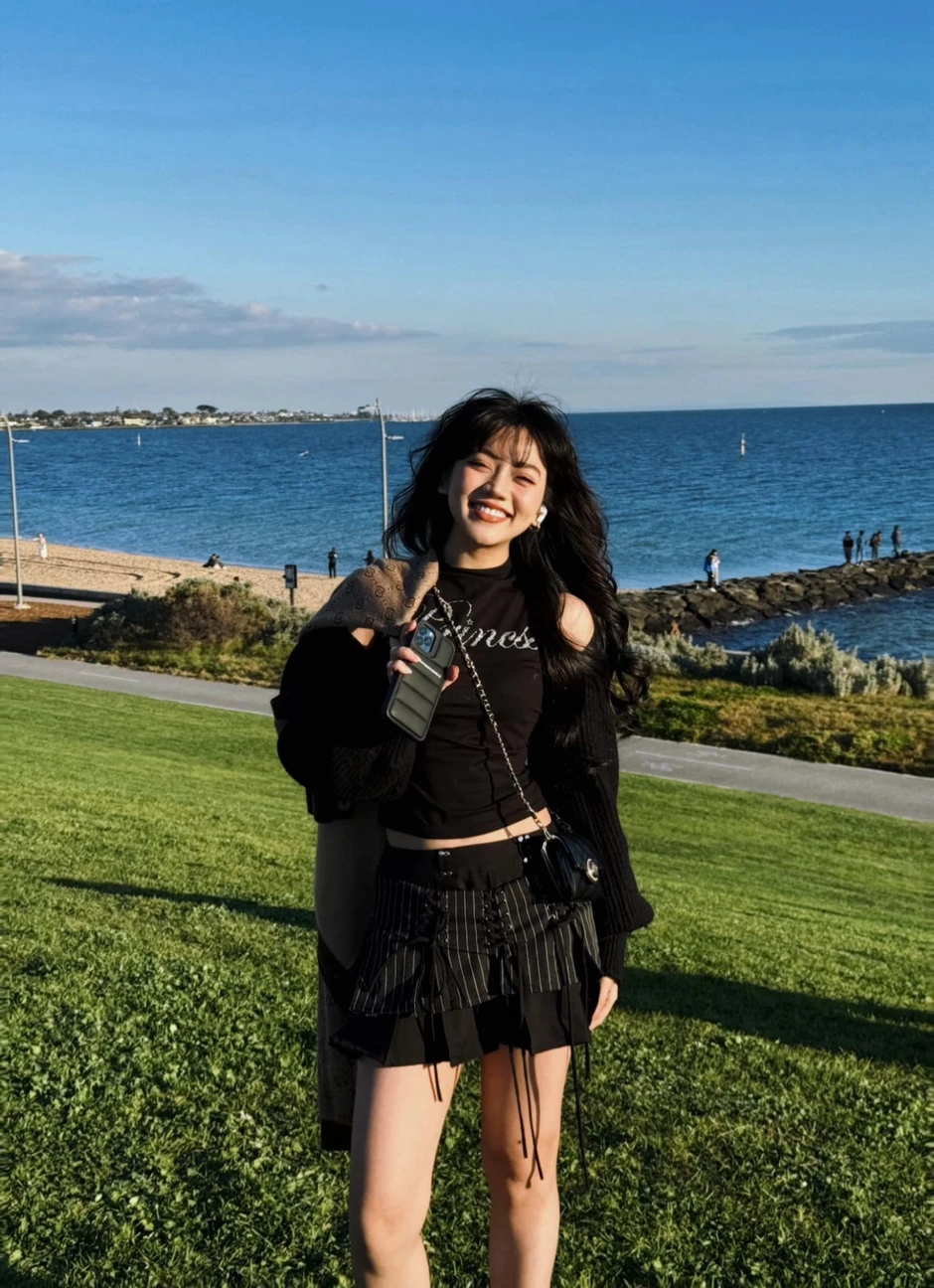 Từ "em bé" đến mỹ nhân gợi cảm, màn biến hình 180 độ của Helia Bảo Hân khiến dân mạng "trở tay không kịp"