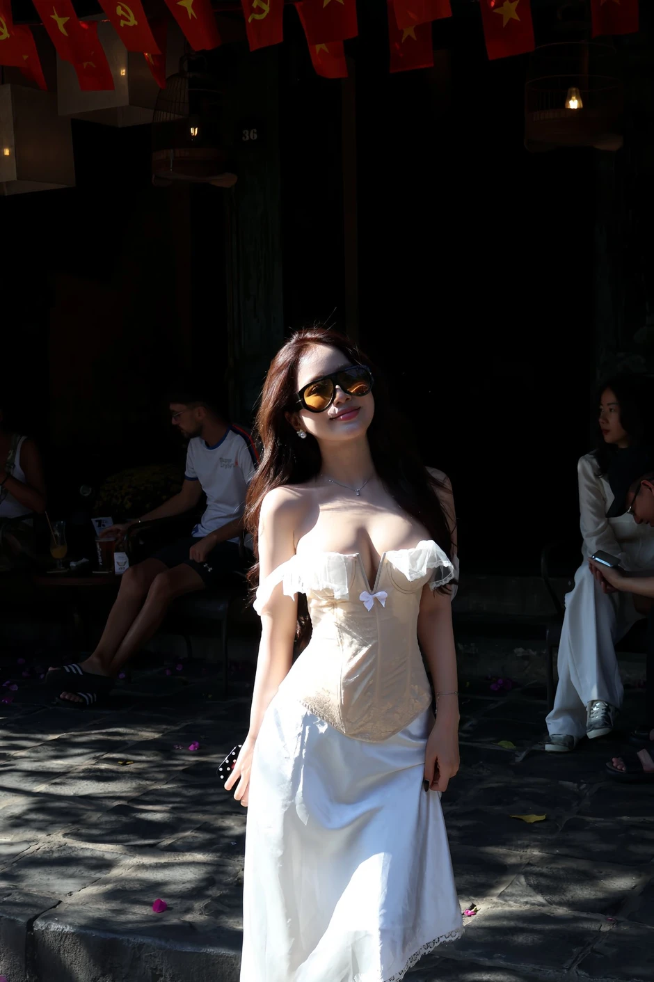 8/3: Nữ influencer tự tin khoe dáng, được xem như đóa hoa đẹp nhất ngày Quốc tế Phụ nữ