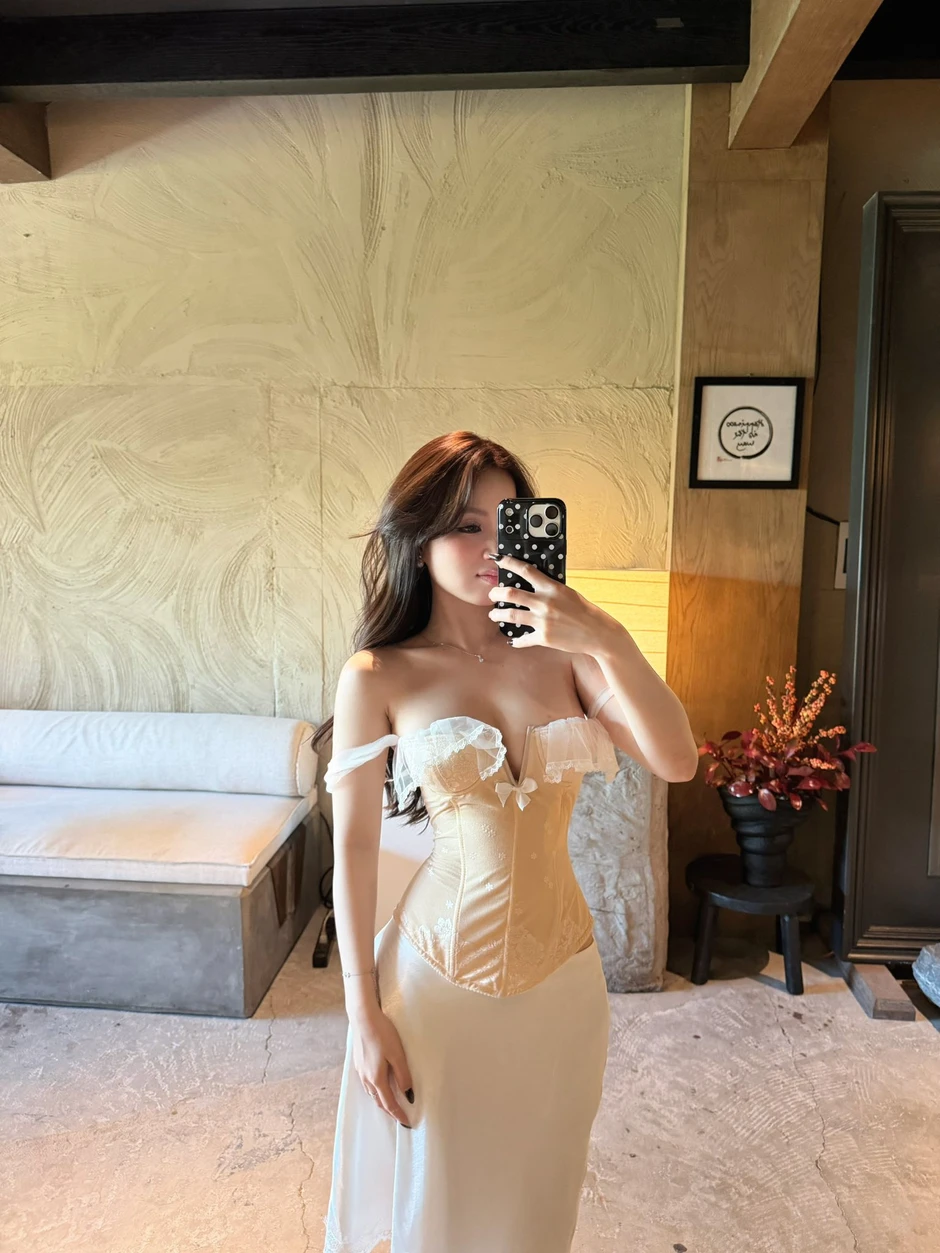 8/3: Nữ influencer tự tin khoe dáng, được xem như đóa hoa đẹp nhất ngày Quốc tế Phụ nữ