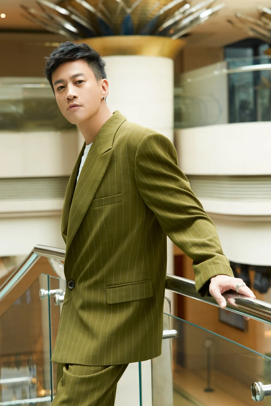 Tướng quân hồi sinh khiến Cbiz 3 đời còn nể: Định nghĩa lại chuẩn visual cho 1,4 tỷ dân, giở tới hồ sơ tình ái mới bất ngờ