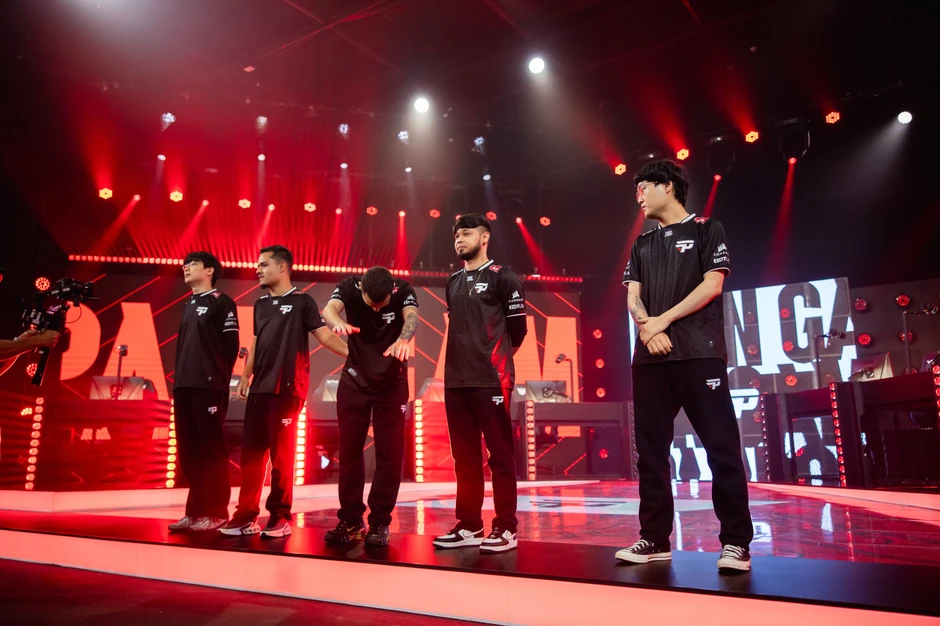 TitaN đối mặt với nguy cơ mất sự nghiệp và rủi ro pháp lý TitaN đối mặt với nguy cơ mất sự nghiệp và rủi ro pháp lý