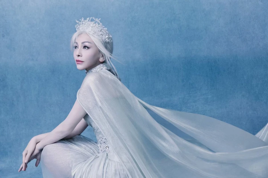 U60 vẫn lên đồ như công chúa, cả Trung Quốc có đúng 1 người