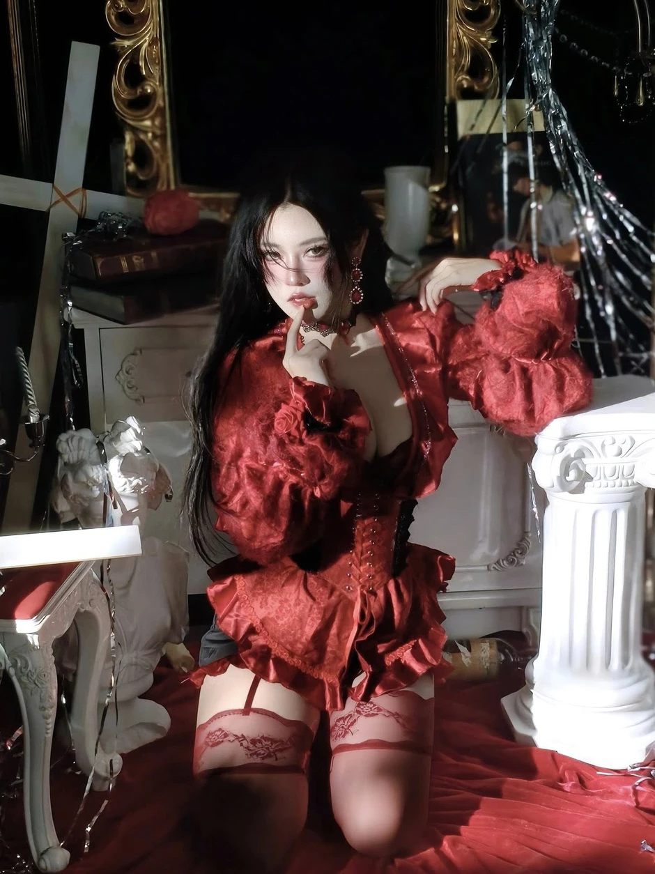 UNa To Uyen tỏa sáng trong bộ ảnh mới với trang phục ấn tượng