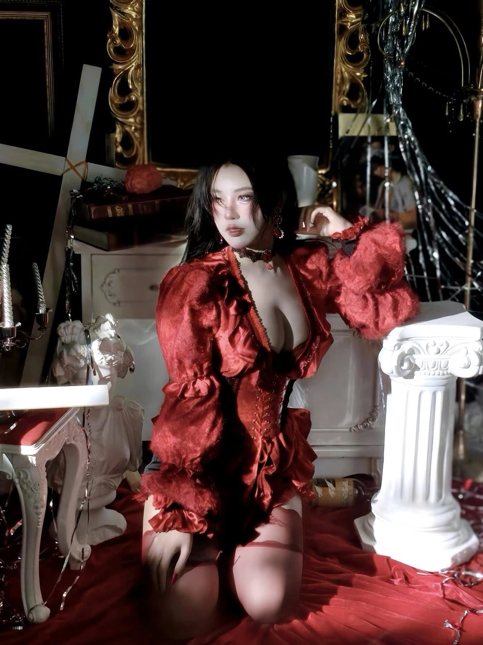 UNa To Uyen tỏa sáng trong bộ ảnh mới với trang phục ấn tượng