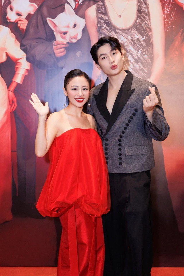 Văn Mai Hương xấu hổ không dám xem lại cảnh hôn trong Thỏ ơi!! Văn Mai Hương xấu hổ không dám xem lại cảnh hôn trong Thỏ ơi!!