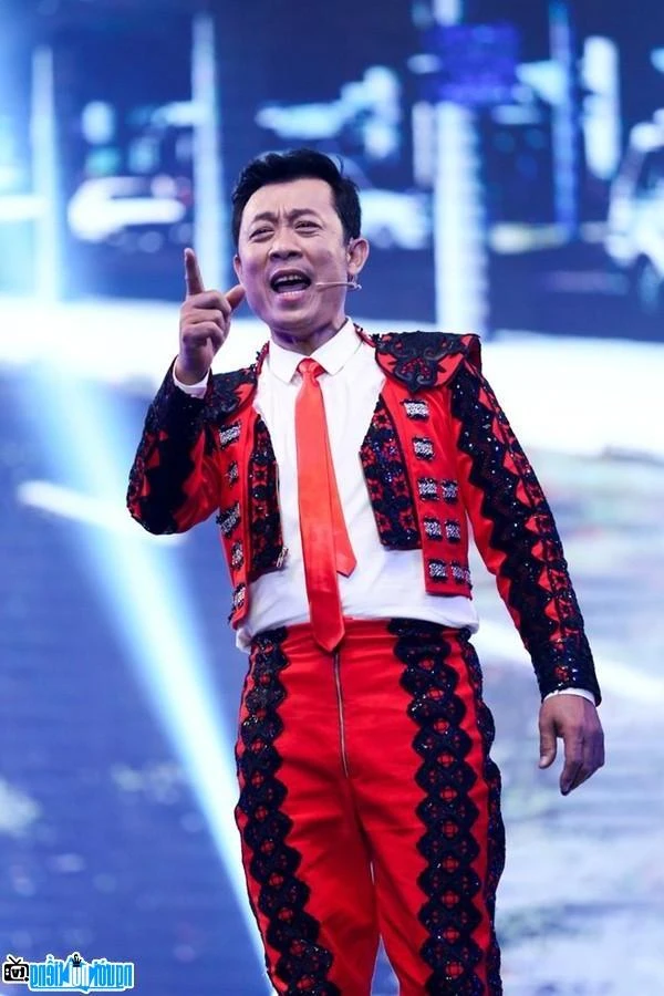 Vân Sơn tự nhận toàn đóng phim rác, quá khứ là nhân viên cây xăng