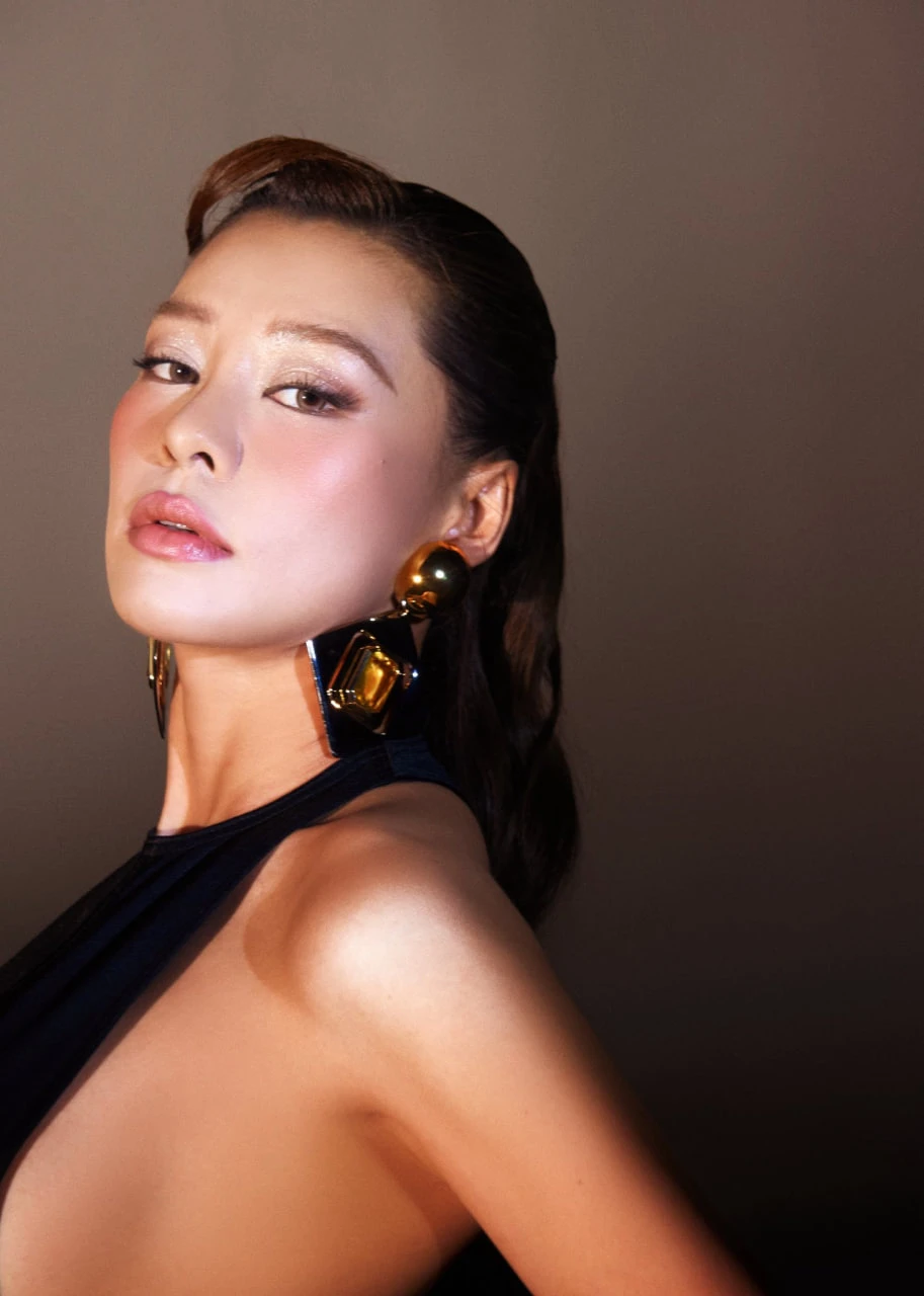 Mỹ nhân Việt gây sốc với vẻ ngoài đẹp như Hoa hậu