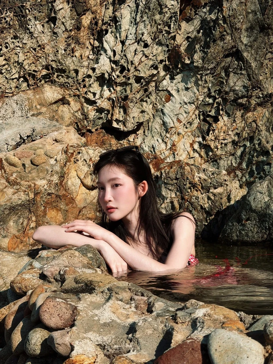 Vệ sinh lại Giếng Tiên sau khi Juky San xuống chụp ảnh áo tắm