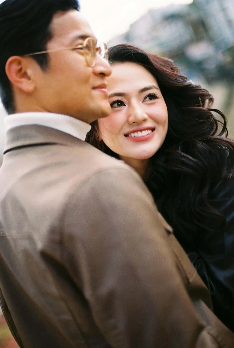 Việt Hoa - Trọng Trí bí mật tổ chức đám hỏi, kè kè bên nhau không rời