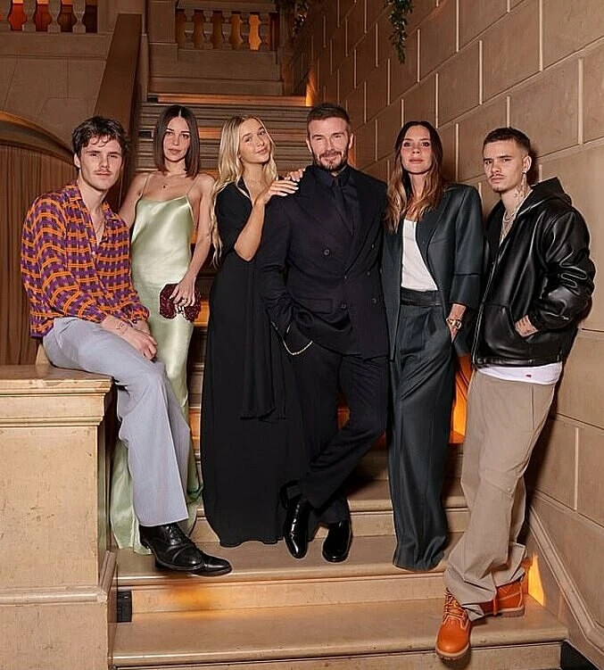 Vợ Brooklyn cà khịa nhà Beckham