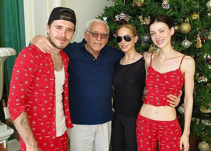 Vợ Brooklyn cà khịa nhà Beckham