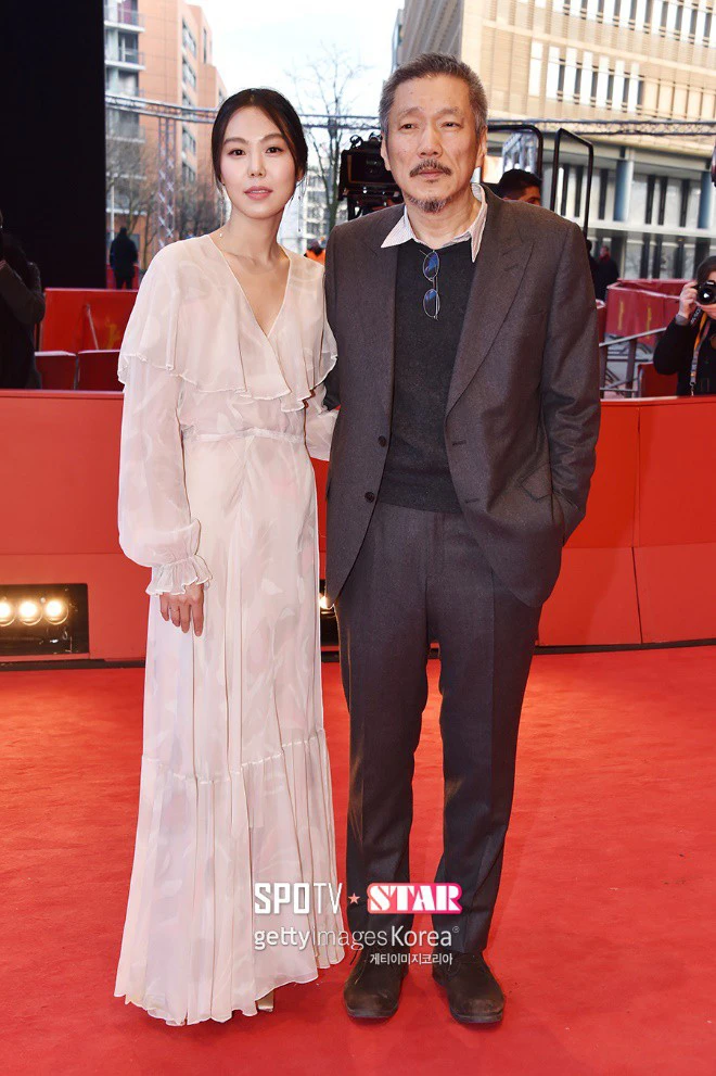 Vụ tiểu tam bị ghét nhất showbiz ngoại tình với chủ tịch U70: Xuất hiện cô gái ngồi không cũng lãnh đạn!