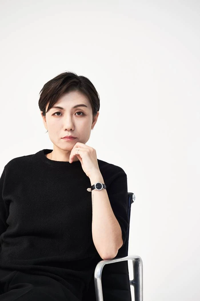 Vụ tiểu tam bị ghét nhất showbiz ngoại tình với chủ tịch U70: Xuất hiện cô gái ngồi không cũng lãnh đạn!