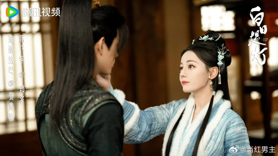 Xem phim của Địch Lệ Nhiệt Ba hối hận vô cùng