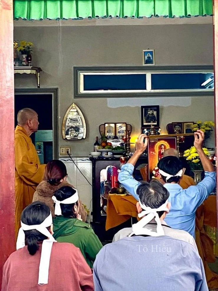 Xuất hiện 2 người phụ nữ đặc biệt từ Mỹ về dự lễ cúng 100 ngày cố diễn viên Thương Tín