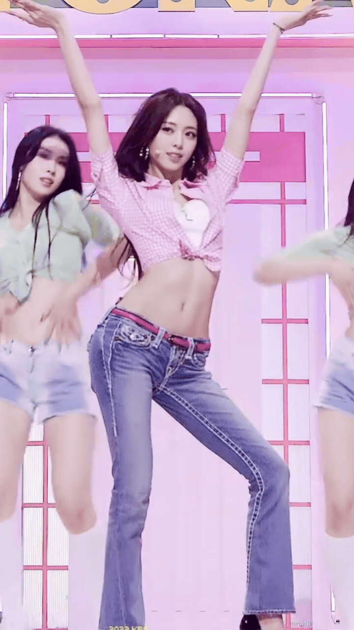 YUNA (ITZY) vừa vượt mặt siêu sao toàn cầu