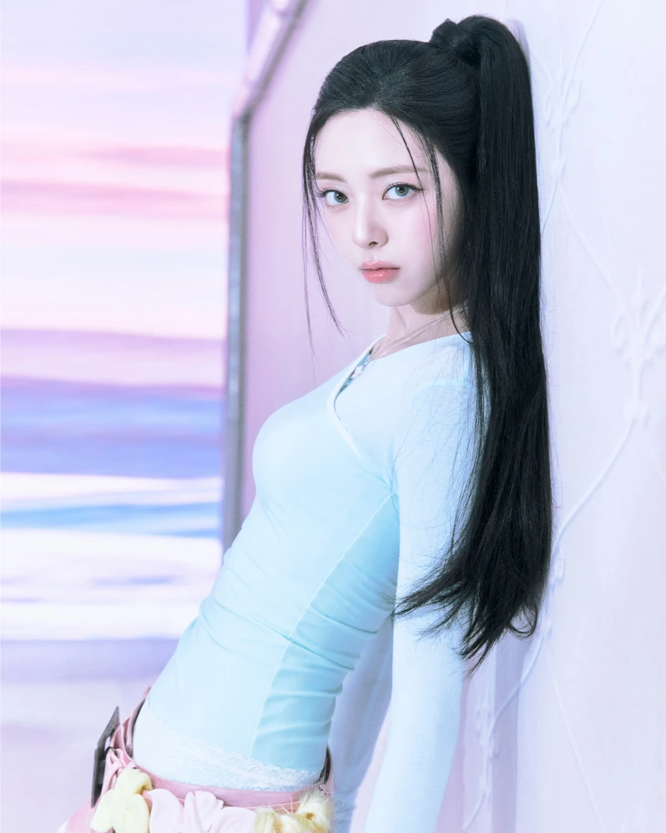 YUNA (ITZY) vừa vượt mặt siêu sao toàn cầu