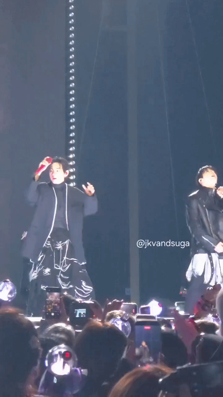 Zoom cận visual Jung Kook - V ở concert Gwanghwamun: Nhan sắc không vết gợn xước Zoom cận visual Jung Kook - V ở concert Gwanghwamun: Nhan sắc không vết gợn xước