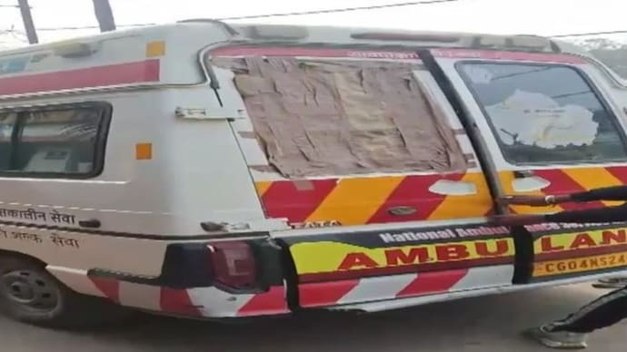 Cửa bị kẹt, bệnh nhân tử vong trong xe cứu thương- Ảnh 1. Cửa bị kẹt, bệnh nhân tử vong trong xe cứu thương- Ảnh 1.