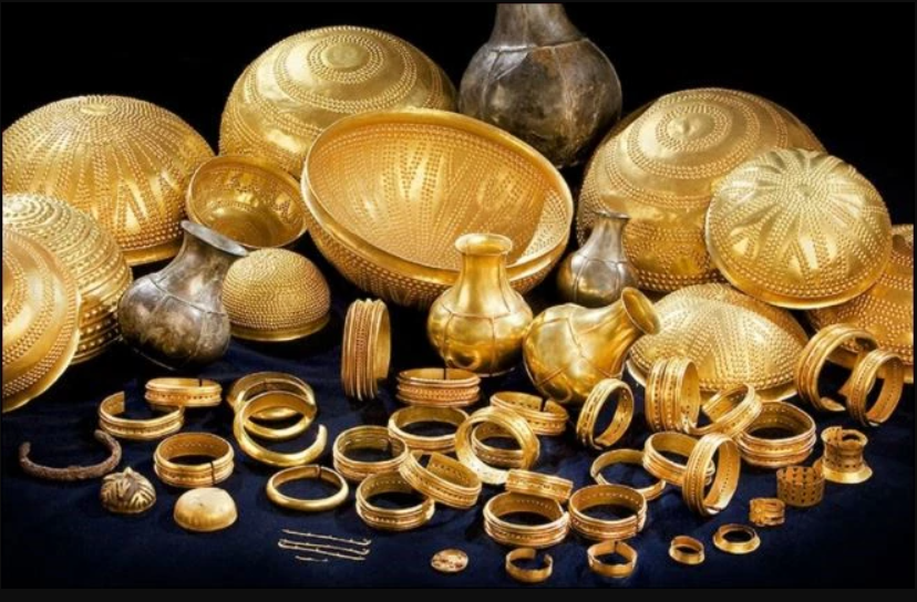 Khai quật kho báu 3.000 năm tuổi, chuyên gia bối rối phát hiện ra có tới 2 thứ đến từ ngoài Trái đất- Ảnh 1.