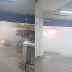 Ném bom khói, tấn công bằng dao ở ga tàu điện Đài Loan, nhiều người bị thương khoi 20221125 1766153872164 1766153872477955964895 0 0 450 720 crop 17661538818161476417120jpeg