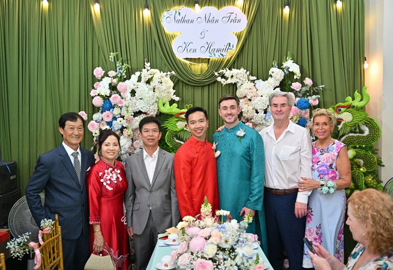 Đám cưới được tổ chức theo nghi thức truyền thống của người Việt 